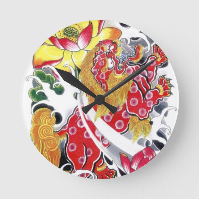 Relógio Redondo Desenho de Tatuagem de Cachorro Foo e Lótus (Frente)