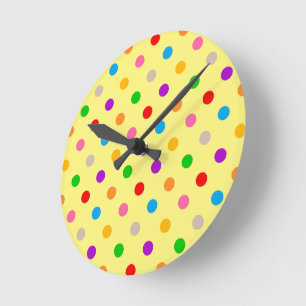 Relógio Redondo Design de Pontos Coloridos Arco-íris Amarelo