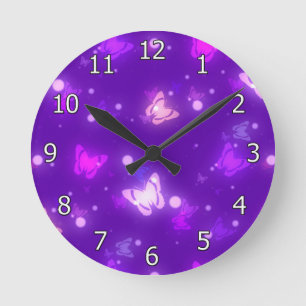 Relógio Redondo Design roxo violeta das borboletas claras
