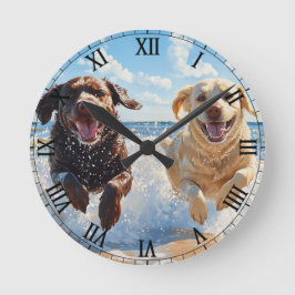Relógio Redondo Dois Labrador Retrievers na Praia