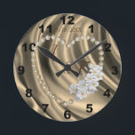 Relógio Redondo Dourado,Verde,Marfim,Azul, Seda e Pérolas<br><div class="desc">Dourado,  verde,  marfim,  azul,  seda e pérolas decoradas com a Tuberose Mexicana. São flores brancas cerosas que têm uma fragrância rica sedutora e suculenta.</div>