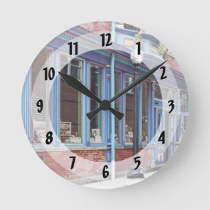 Relógio Redondo Easton PA - Rua Com Porta Aberta