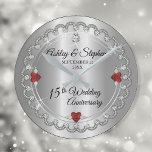 Relógio Redondo Elegant Ruby | Aniversário de Casamento de 15 de O<br><div class="desc">Opulent elegance enquadra este design de aniversário de casamento 15 num design de diamante escalado único com diamante de lágrima central com sotaques rubis em forma de coração e faxes acrescentando faíscas em um gradiente de tom prateado. Por favor, note que todos os embelezamentos são impressos e feitos apenas para...</div>