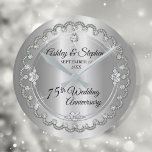 Relógio Redondo Elegante Diamond Jubilee 75º Aniversário de Casame<br><div class="desc">Opulent elegance enquadra esta design do 75º aniversário de casamento em um único design de diamante em escala com diamante de lágrima central com faíscas adicionadas em um gradiente de cor prateada. Design original por Holiday Hearts Design (direitos reservados). Por favor, note que todos os embelezamentos são impressos e feitos...</div>