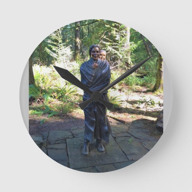 Relógio Redondo Estátua de Sacagawea, Fort Clatsop, Astoria, Orego (Frente)