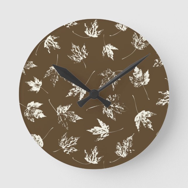 Relógio Redondo Fall Maple Folhas em castanho - padrão perfeito. (Frente)