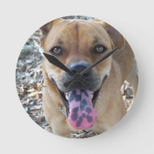 Relógio Redondo Feliz cão com a língua