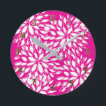 Relógio Redondo Floral Moderno Brilhante Rosa Quente Personalizado<br><div class="desc">Personalizar com qualquer texto.</div>