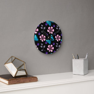 Relógio Redondo Floral Rosa Caprichosa e Borboleta Azul Sem Costur