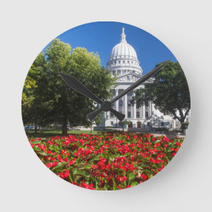 Relógio Redondo Flores À Frente Do Edifício De Capitólio