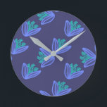 Relógio Redondo Flores modernas Bleu<br><div class="desc">Flores azuis padrão moderno do relógio de moda.</div>