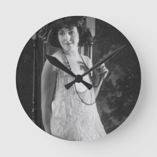 Relógio Redondo Forma do Flapper das mulheres do 1920 do vintage