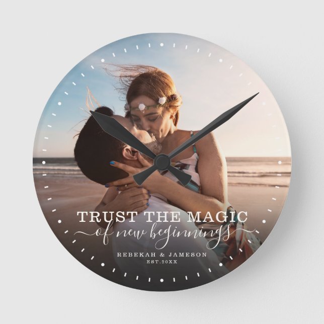 Relógio Redondo Foto de Casamento de Amor Moderno Recém-casada (Frente)