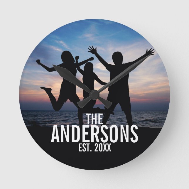 Relógio Redondo Foto personalizada da família com nome da família (Frente)