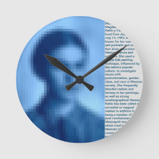 RELÓGIO REDONDO FRIDA KAHLO PIXELED BIOGRAPHY CLOCK BLUE