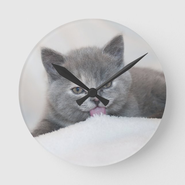 Relógio Redondo Gatinho Cinza Fofo Com a Língua de Fora! (Frente)