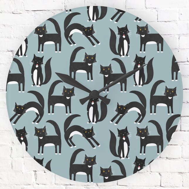 Relógio Redondo Gatos Pretos e Brancos Tuxedo (Black and white tuxedo cats on a duck egg blue background.  Fun wall clock for animal lovers.)