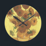 Relógio Redondo Girassóis por Van Gogh<br><div class="desc">Vida Estática: Vase com Quinze Girassóis Pintura por Vincent van Gogh Por expressionismo não é simplesmente uma forma de ver as coisas: é também uma forma de as fazer, de as pintar. Um expressionista não pinta "plano" e em tons puros - ele quebra seus tons e os aplica com uma...</div>