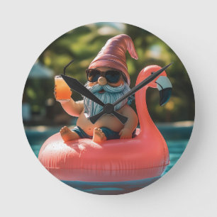 Relógio Redondo Gnomo de Verão em óculos de sol no Flamingo Float