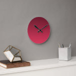 Relógio Redondo Gradiente Magenta - claro a profundo | Modos Sazon<br><div class="desc">Inspirado nas tendências de cores contemporâneas,  este gradiente de tons quentes de magenta cria uma atmosfera suave e sofisticada. Elegante como um design minimalista por si só ou como um fundo totalmente personalizável para convites,  cartões,  cartazes e mais. Uma base refinada para ideias criativas,  mensagens pessoais ou layouts elegantes.</div>