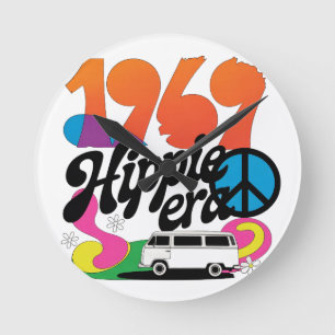 Relógio Redondo Gráfico Retro da Era Hippie de 1969 com Símbolo da