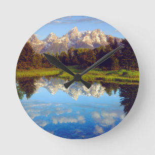 Relógio Redondo Grand Tetons refletindo no rio Cobra
