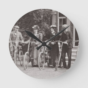 Relógio Redondo Grupo de bicyclists de Edwardian, 1900s adiantados