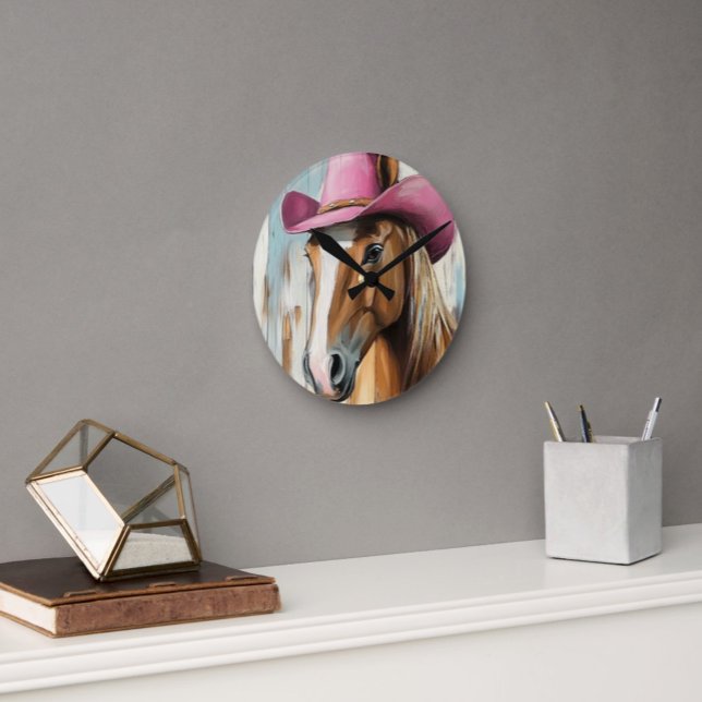 Relógio Redondo Horto das Garotas: Charme Russo do Chapéu Rosa Que (Loose Style Painted Horse Wearing Hot Pink Cowgirl Hat on a Round Clock Western Decor)