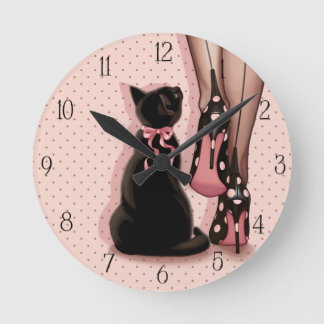 Relógio Redondo Jovem mulher elegante e gato preto