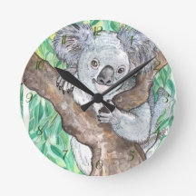 Koala na pintura em árvore de Eucalyptus
