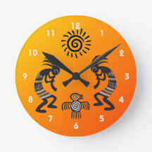 Kokopelli com símbolo nativo de sol e pássaro