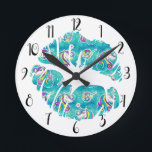 Relógio Redondo LÁBIOS de KISS Metálicos de Folha Teal Iridescente<br><div class="desc">Personalizar com qualquer texto.</div>
