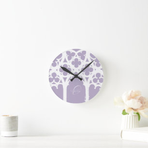 Relógio Redondo Lavanda de Caligrafia Gótica Minimalista