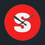 Relógio Redondo Letra inicial Monograma Estilo moderno Branco verm<br><div class="desc">Você gostaria de ter um produto com as iniciais do seu nome? É muito simples,  estética e atraente.</div>