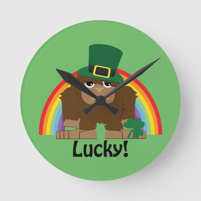 Relógio Redondo Lucky Bigfoot Leprechaun (Frente)