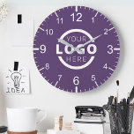 Relógio Redondo Marca do Promocional de logotipo da empresa person<br><div class="desc">Adicione seu logotipo corporativo personalizado para criar um relógio exclusivo na parede. Torna um promocional de excelente oferecido ou presente corporativo para clientes,  fornecedores,  funcionários ou outras pessoas especiais. Escolha entre diferentes formas e tamanhos de relógio. Nenhuma quantidade mínima,  nenhuma taxa de configuração.</div>