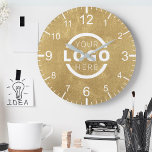 Relógio Redondo Marca do Promocional de logotipo da empresa person<br><div class="desc">Adicione seu logotipo corporativo personalizado para criar um relógio exclusivo na parede. Torna um promocional de excelente oferecido ou presente corporativo para clientes,  fornecedores,  funcionários ou outras pessoas especiais. Escolha entre diferentes formas e tamanhos de relógio. Nenhuma quantidade mínima,  nenhuma taxa de configuração.</div>