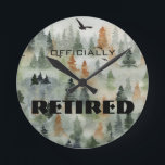 Relógio Redondo Mister Forest Oficialmente Aposentado ou QUALQUER<br><div class="desc">Escolher de 3 tamanhos, um relógio de parede com uma cena de floresta nebulosa é um tema perfeito para um presente de aposentadoria masculina, presente de aniversário para um caçador ou outdoorsman e muito mais. Todos os textos e fontes podem ser alterados, simplesmente clique no botão PERSONALIZAR. Convites, guardanapos, pratos,...</div>