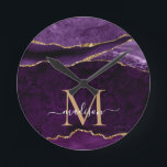 Relógio Redondo Monograma de Glitter de Agate Dourado Violeta Roxo<br><div class="desc">Glitter Glitter Agate Geode Gemstone Gemstone Elegante - Leitura Dourada de Glitter Glitter Monogramas Feminina com Nome de Script</div>