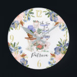 Relógio Redondo Nome Floral do Jardineiro Encantador<br><div class="desc">Isso canta sentimentos de paz e serenidade - com cores adoráveis e a habilidade de personalizar o primeiro nome. É sempre importante ter tempo para fazer as coisas que nos trazem alegria. Qualquer pergunta design apenas envie um bate-papo ou um e-mail para charmdesignstudio@rcn.com e ficaremos muito satisfeitos em ajudar.</div>