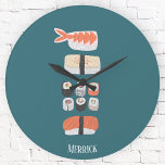 Relógio Redondo Nome Personalizado de Sushi Japonês<br><div class="desc">Uma bela e deliciosa arte de comida sushi em um fundo verde profundo. Personalizar alterando ou removendo o nome.</div>