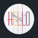 Relógio Redondo Olá, tipografia multicolorida listrada moderna<br><div class="desc">travesseiro decorativo moderno de tipografia vermelho,  laranja,  burgundy,  índigo e amarelo HELLO com faixas verticais coloridas.</div>
