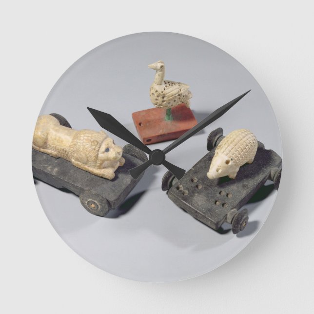 Relógio Redondo Os brinquedos das crianças: um ouriço, um leão e (Frente)