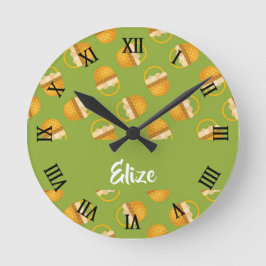 Relógio Redondo Ovos em cesto castanho em verde