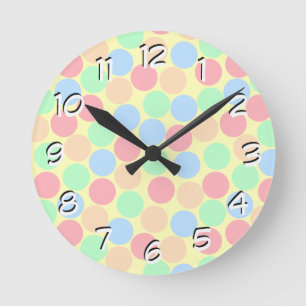 Relógio Redondo Padrão de Pontos Pastel Multi-Cor