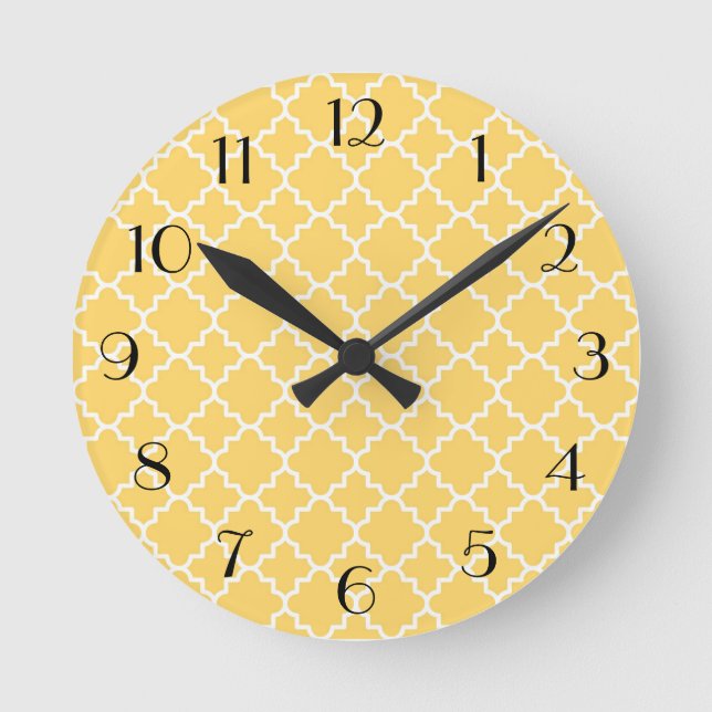 Relógio Redondo Padrão de Quatrefoil Amarelo (Frente)