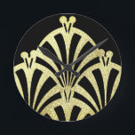 Relógio Redondo Padrão do ventilador Art deco dourado preto elegan<br><div class="desc">Um padrão de fãs de arte deco em preto e ouro. Um design elegante.</div>