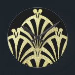 Relógio Redondo Padrão do ventilador Art deco dourado preto elegan<br><div class="desc">Um padrão de fãs de arte deco em preto e ouro. Um design elegante.</div>