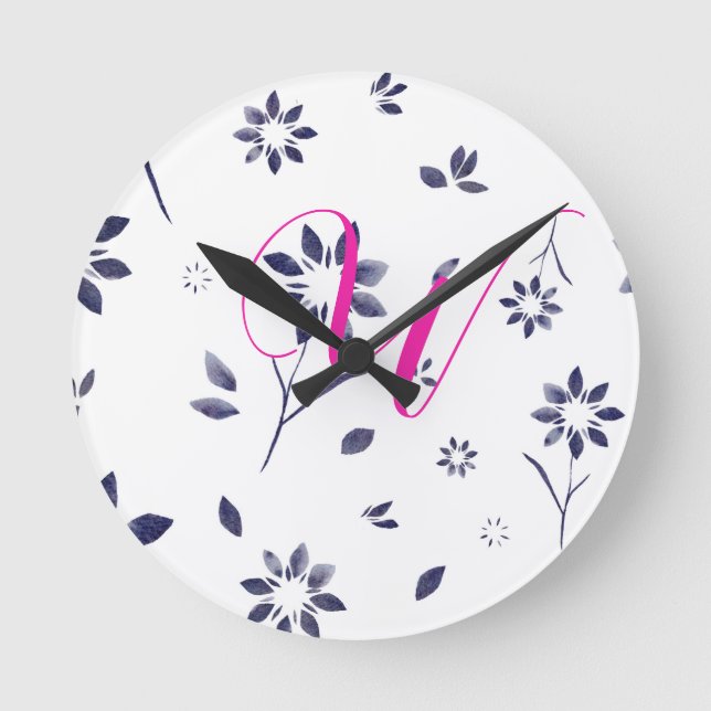 Relógio Redondo Padrão Floral de Cor de Água Azul Monograma (Frente)