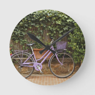 Relógio Redondo Parked bicycle, Pienza, Italy, Tuscany